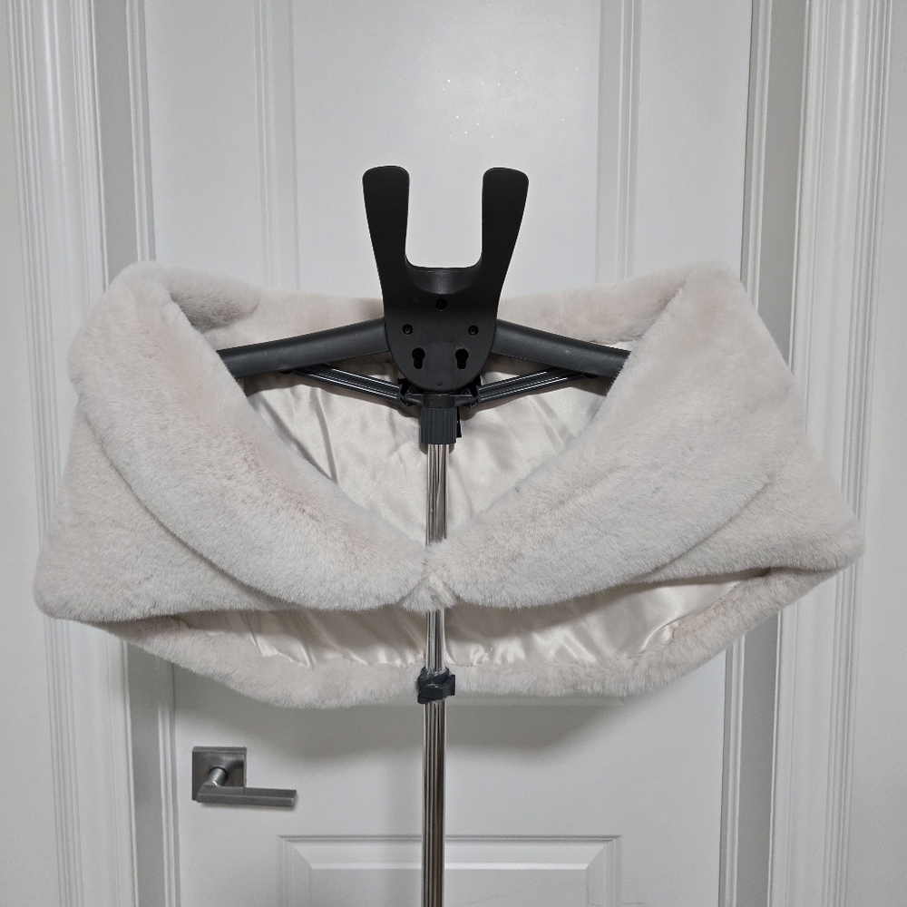 Elegant Ivory Faux Fur Shawl Bolero